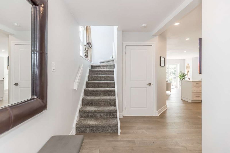 835 Suncrest Circ, Collingwood, L9Y 5C7 | Image 3