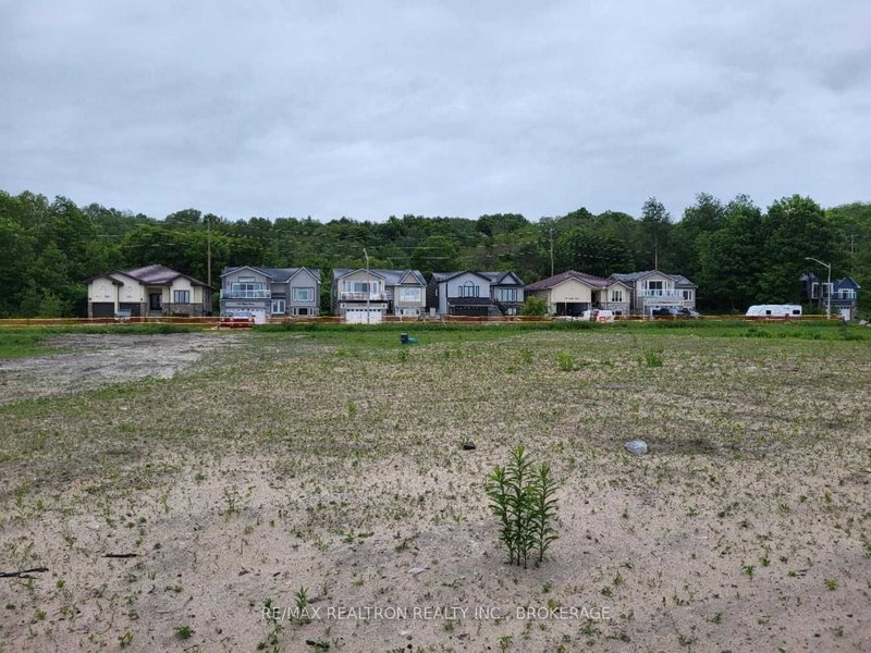 607 Taylor Dr, Midland, L4R 5L9 | Image 2