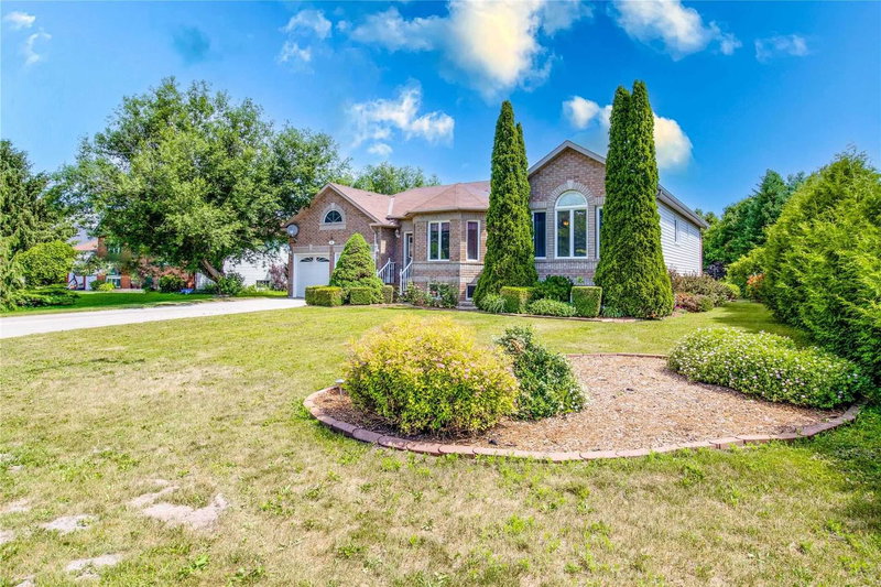 11 Club Crt, Wasaga Beach, L9Z 1J8 | Image 2