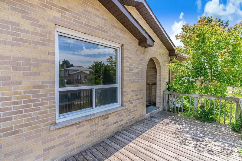 39 Sylvia St, Barrie, L4M5J2 | Image 3