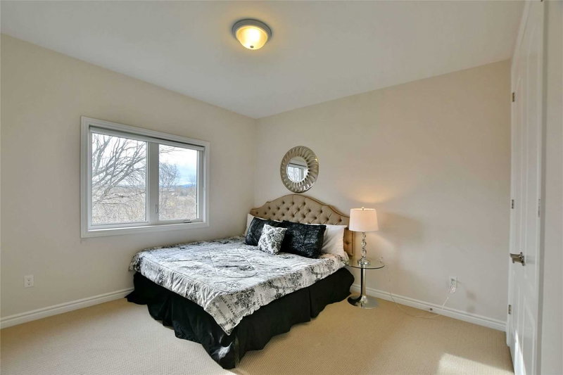 94 Kirby Ave, Collingwood, L9Y4B6 | Image 3