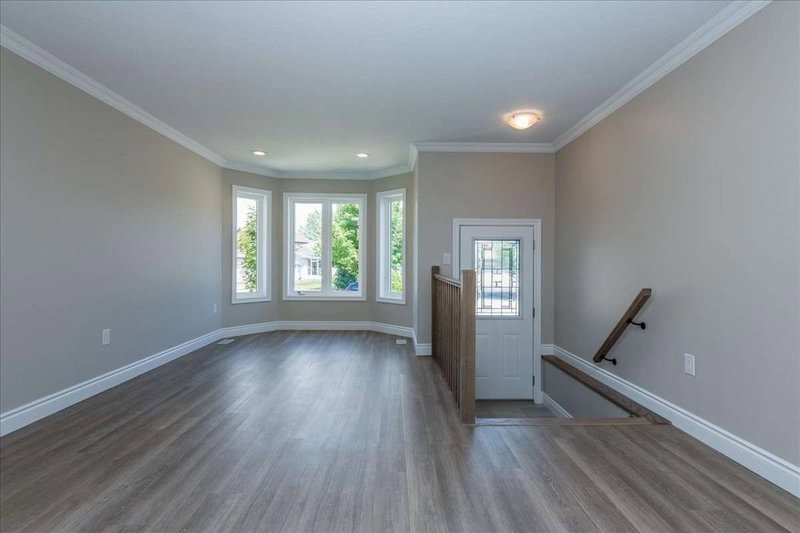 30 Brighton Rd, Barrie, L4M 6S4 | Image 3