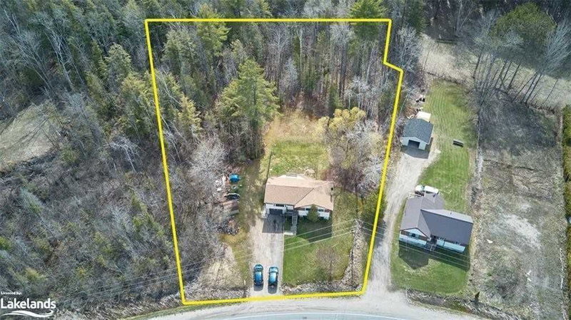 556 Champlain Rd, Tiny, L9M 0C2 | Image 2