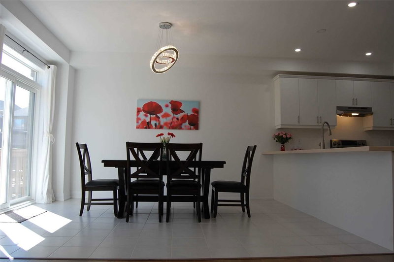 20 Paddington Grve E, Barrie, L9J0J3 | Image 2