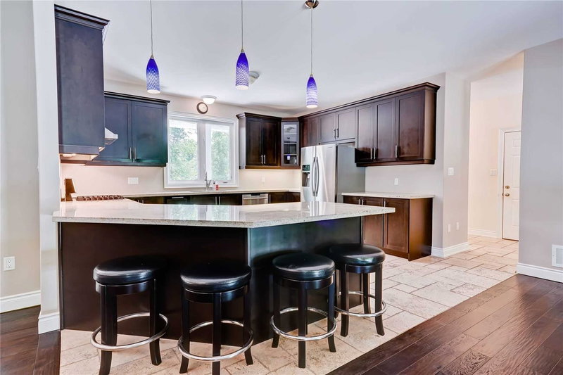 8 Merrington Ave, Oro-Medonte, L3V 6H2 | Image 2