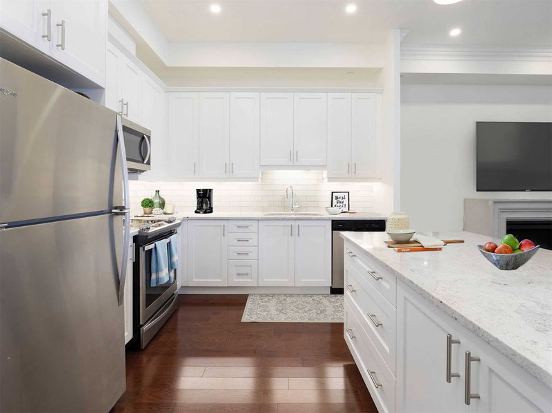 705 - 90 Orchard Point Rd, Orillia, L3V8K4 | Image 3