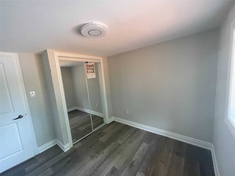 Side - 314 Grove St E, Barrie, L4M 5J3 | Image 3