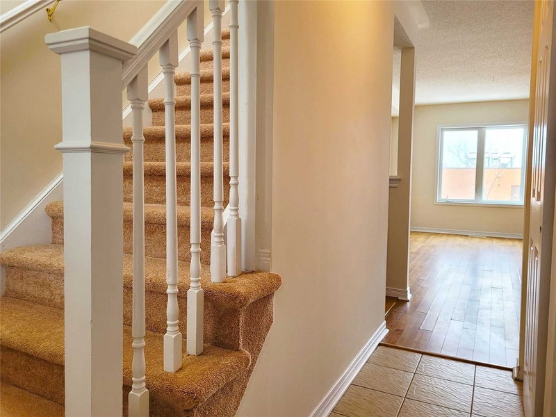 23 Peartree Crt, Barrie, L4N 6N7 | Image 3