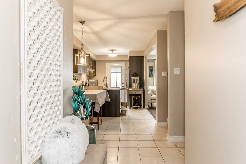 983 Cook Dr, Midland, L4R 0E4 | Image 3