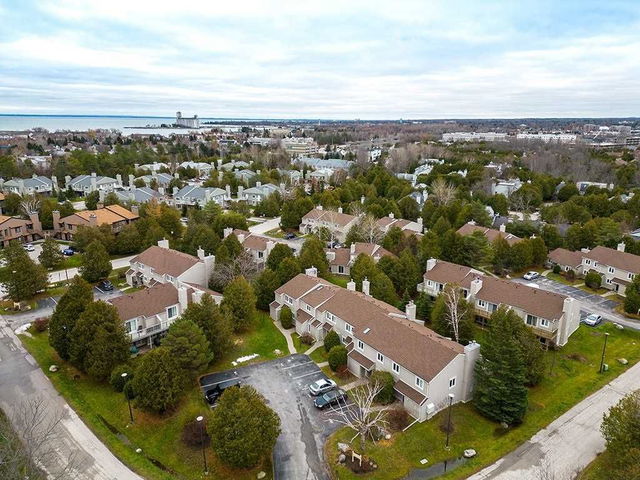 545 Oxbow Crescent