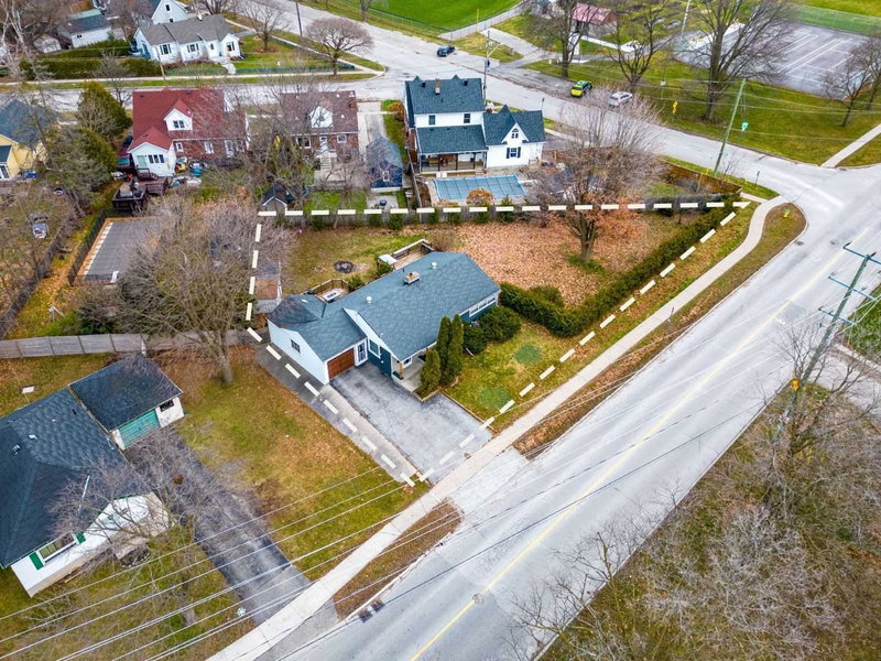 325 Innisfil St, Barrie, L4N3G4 | Image 2