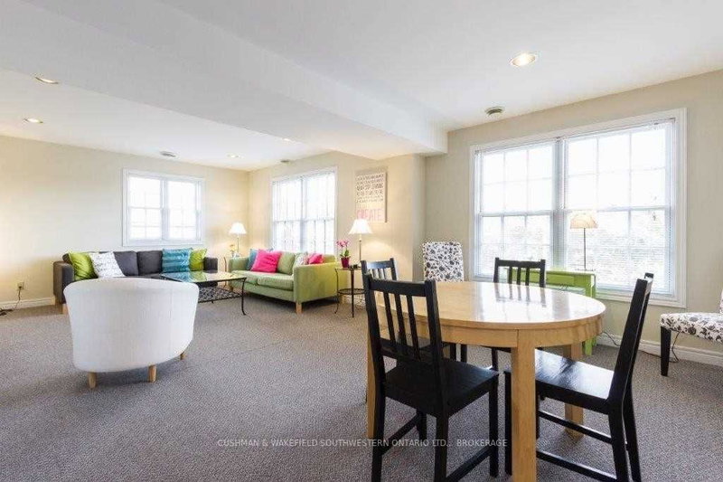 359-363 Duckworth St, Barrie, L4M 3X8 | Image 2