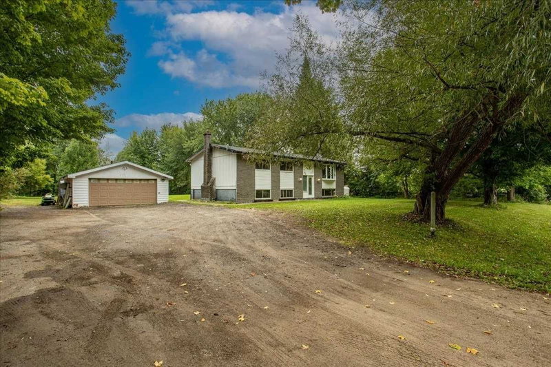 1781 Klondike Park Rd, Wasaga Beach, L9Z 2W8 | Image 2