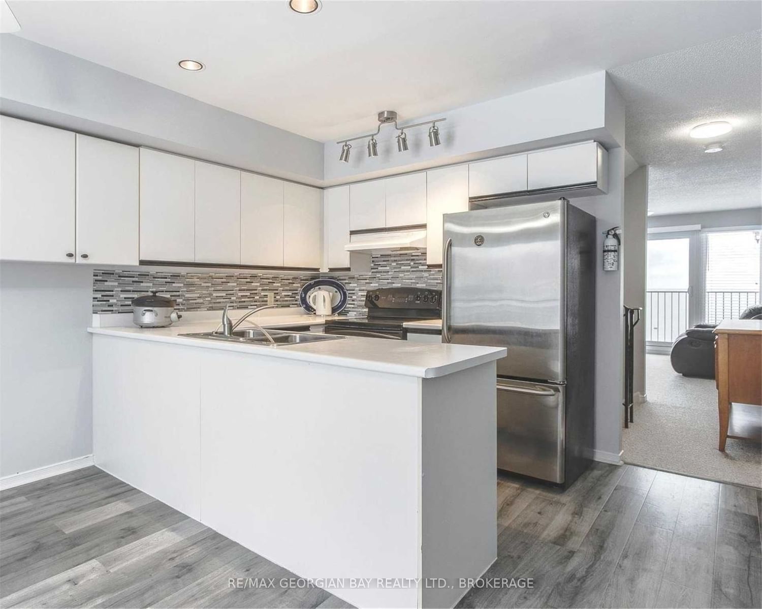 Listing Image 7