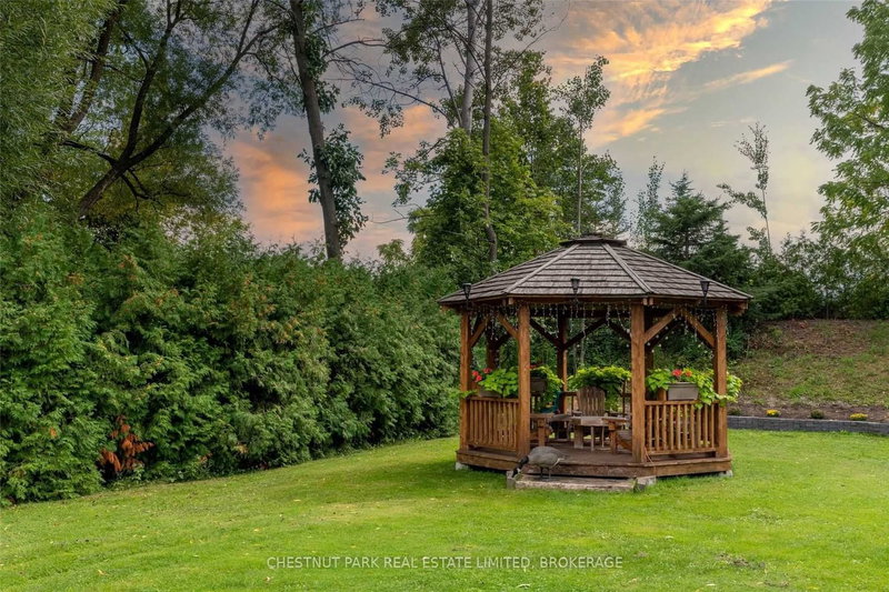 24 Oliver Cres, Collingwood, L9Y 3Z1 | Image 3