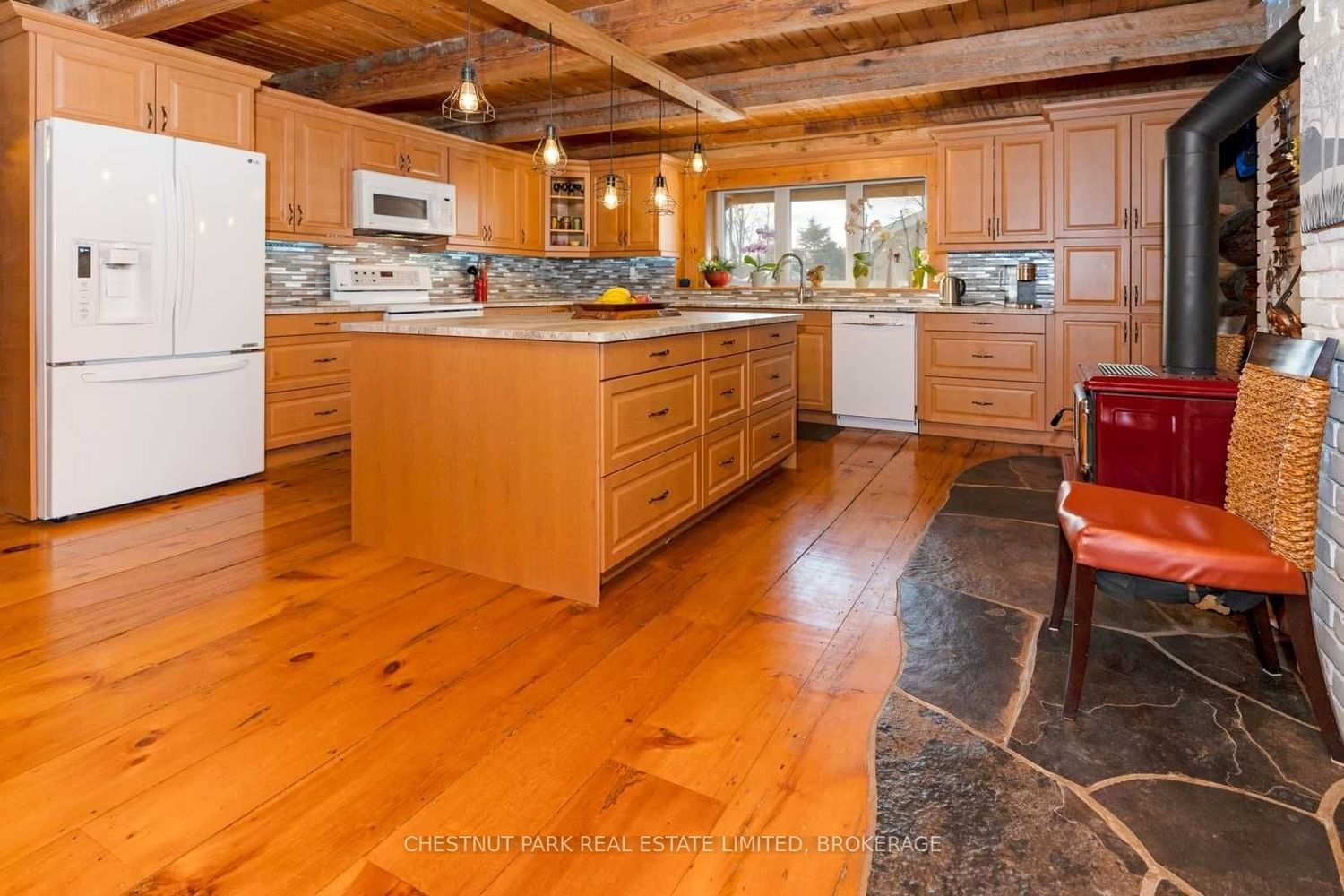 Listing Image 6