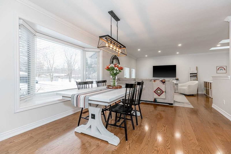 34 Cedar Creek Rd, Springwater, L9X 0P5 | Image 2