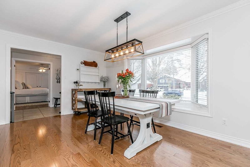 34 Cedar Creek Rd, Springwater, L9X 0P5 | Image 3