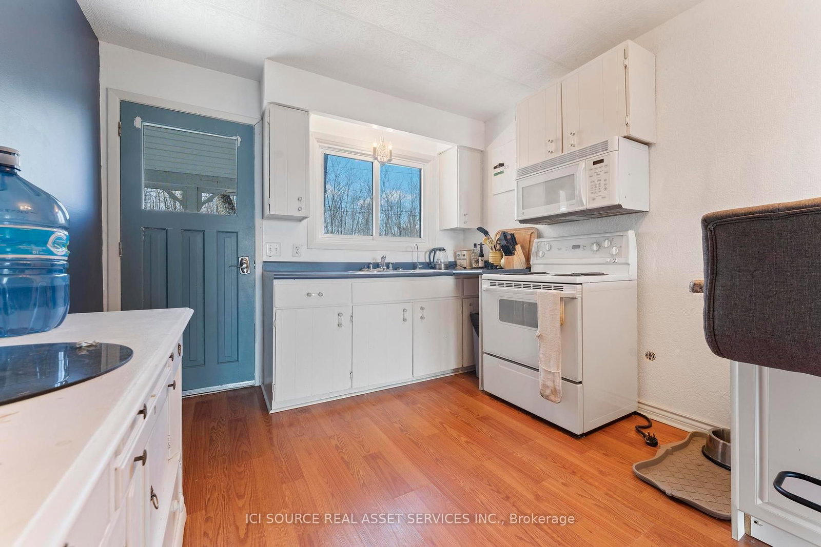 Listing Image 9