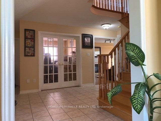 1 Honey Crescent
