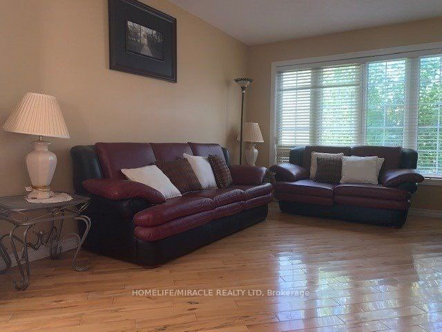 1 Honey Crescent