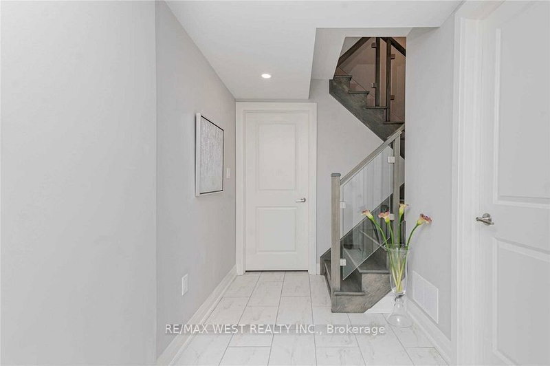 25 Kodiak Terr, Barrie, L9J 0J4 | Image 3