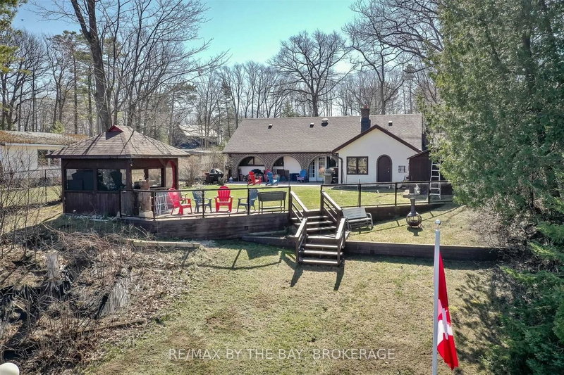 2082 River Rd W, Wasaga Beach, L9Z 2V8 | Image 2