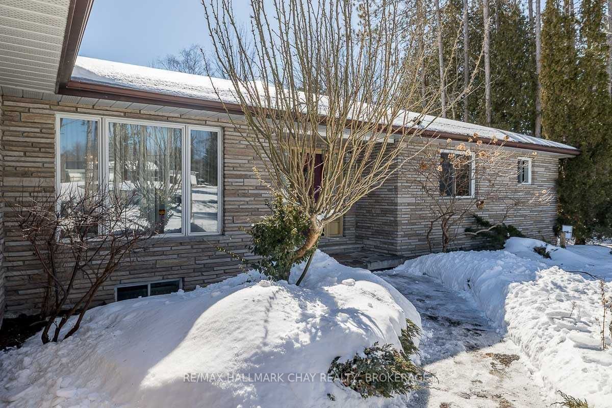 Detached House sold at 279 Lakeshore Road, Oro-Medonte, Rural Oro-Medonte, L0L 2E0 - MLS: S5984309