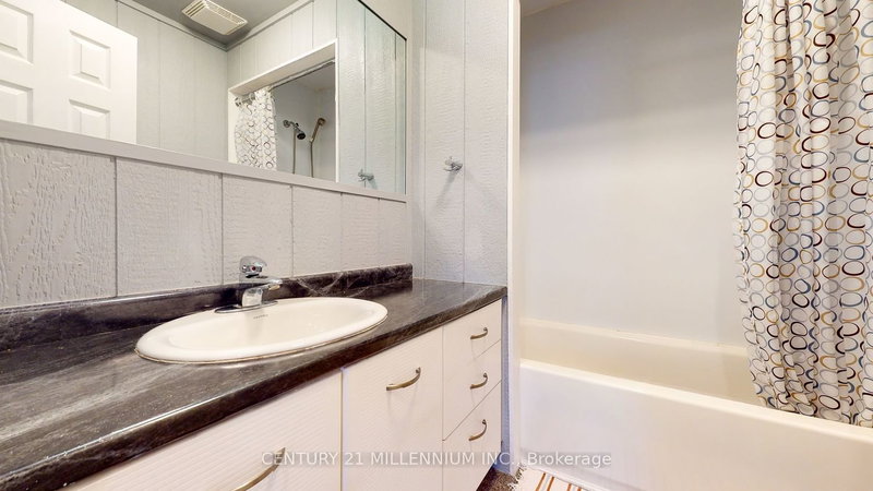 8892 Beachwood Rd, Wasaga Beach, L9Z 2Y5 | Image 3