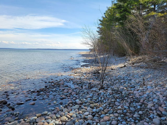 16 GIANT'S TOMB ISLAND N/A