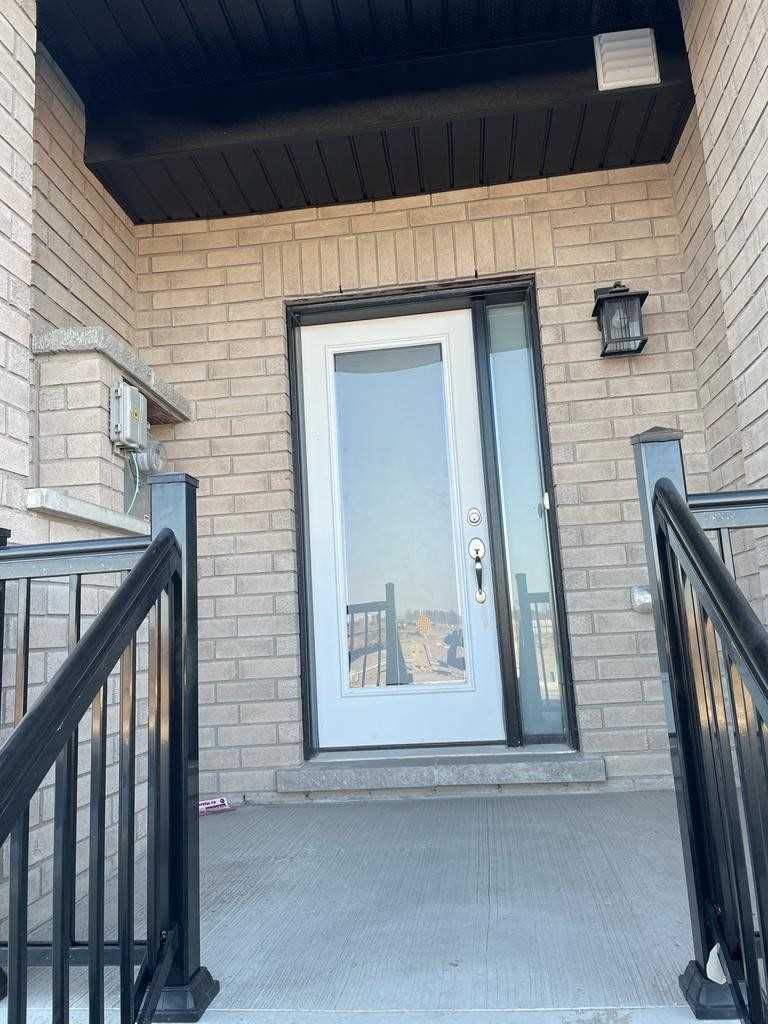 29 Turnberry Lane, Barrie, L9J 0M8 | Image 3