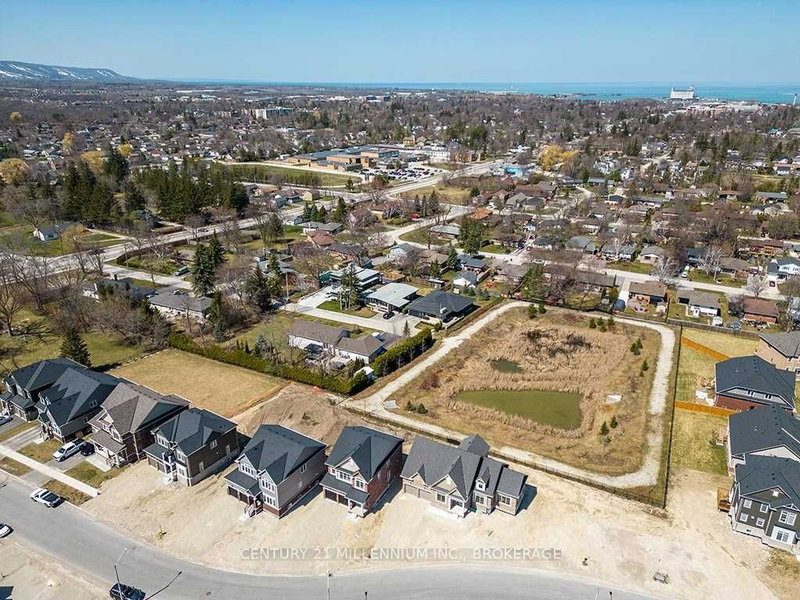 51 Tracey Lane, Collingwood, L9Y 3L7 | Image 2