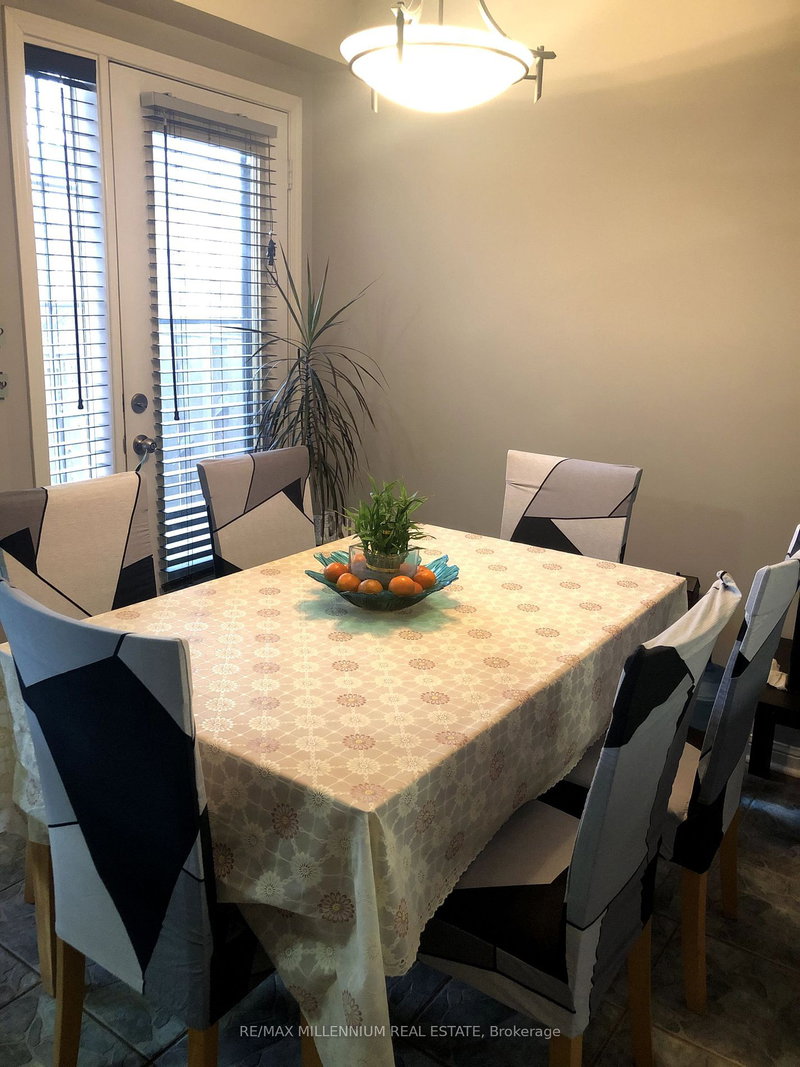 371 Ferndale Dr S, Barrie, L4N 9Y8 | Image 2