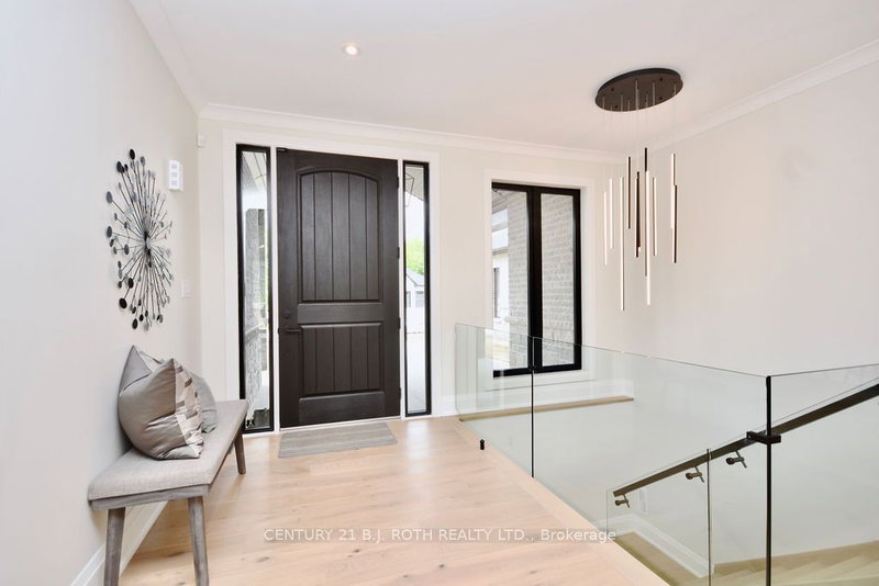 1 Morrison Pl, Springwater, L9S 2A6 | Image 2