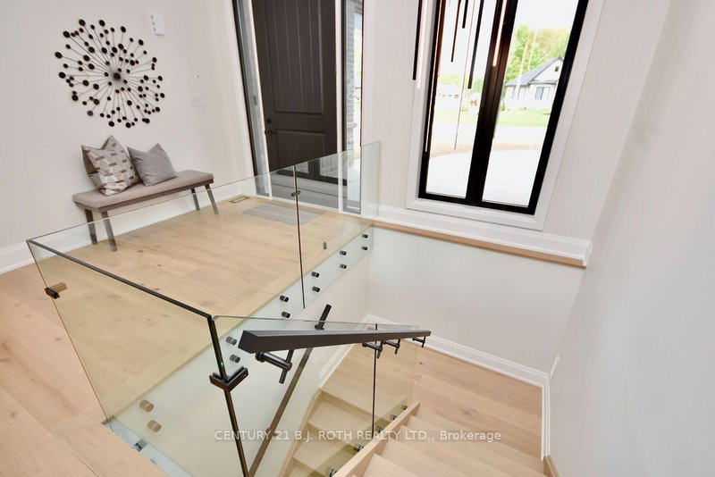 1 Morrison Pl, Springwater, L9S 2A6 | Image 3