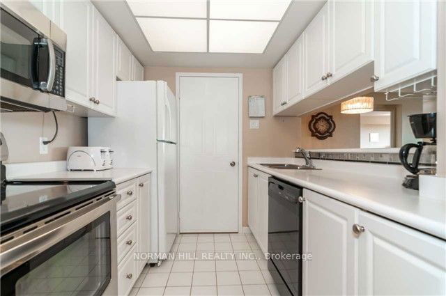 1111 - 75 Ellen Street