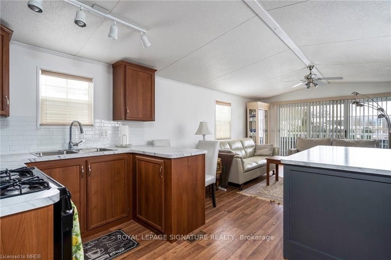 32 Temagami Tr, Wasaga Beach, L9Z 1X7 | Image 3