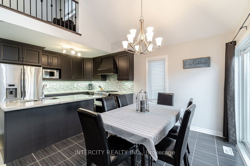 20 Leeward Circ, Wasaga Beach, L9Z 0E9 | Image 3