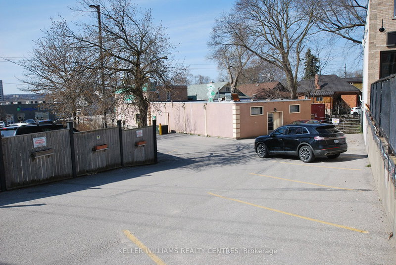 10 Ross St, Barrie, L4N 1E7 | Image 2