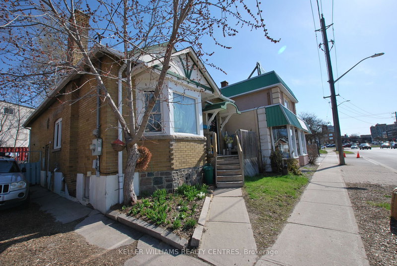 10 Ross St, Barrie, L4N 1E7 | Image 3