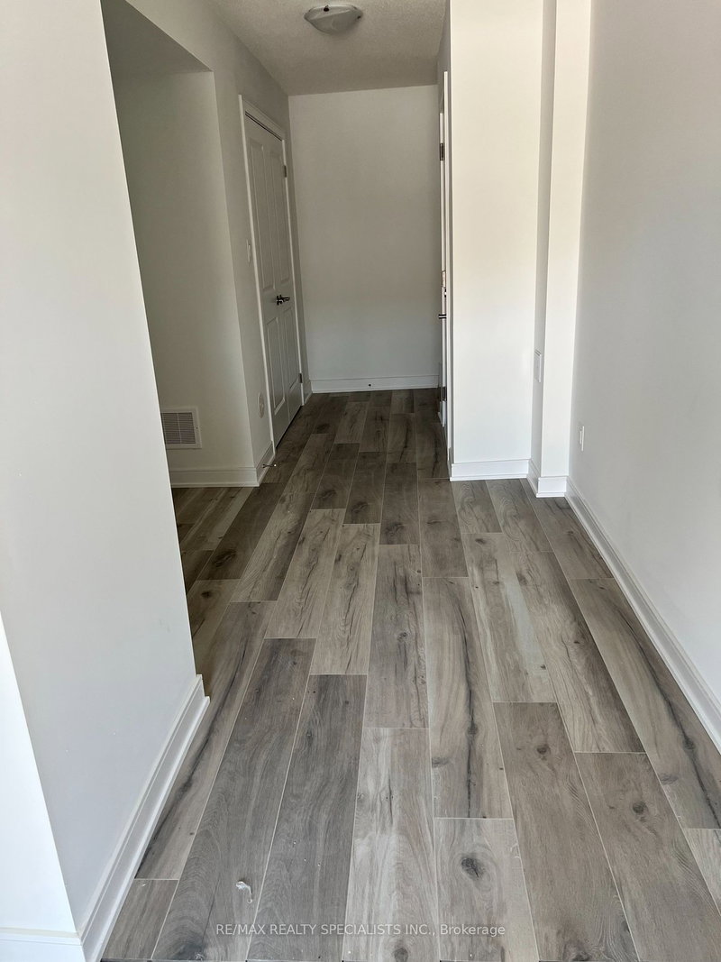 5 Red Maple Lane, Barrie, L9J 0N4 | Image 2