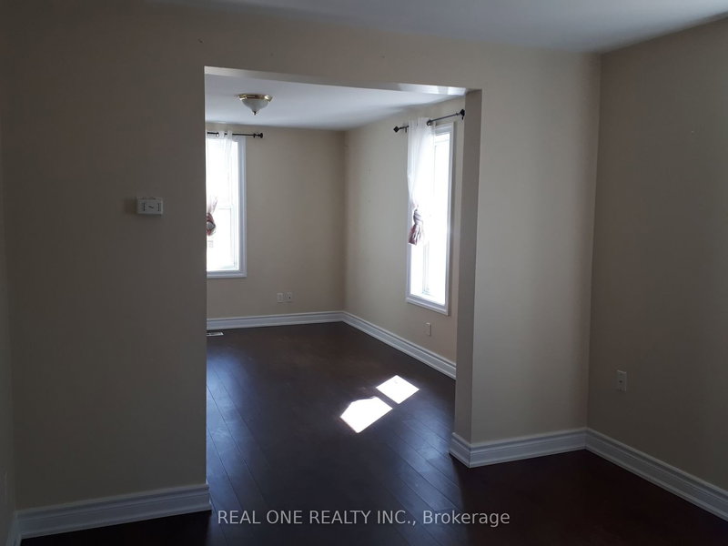 96 John St N, Barrie, L4N 2K5 | Image 2