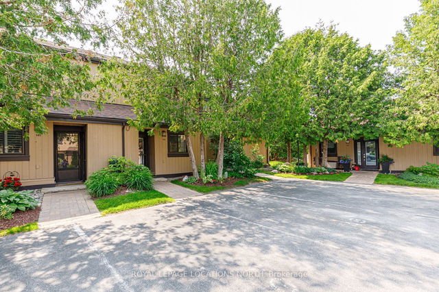 8 - 148 Escarpment Crescent