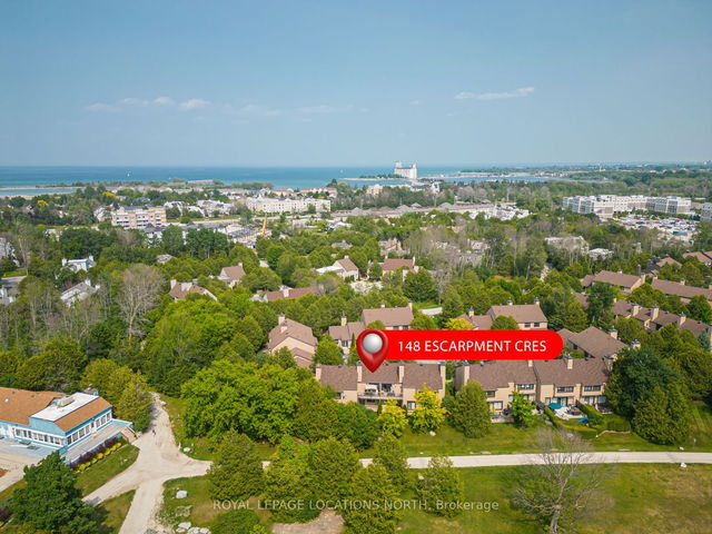 8 - 148 Escarpment Crescent