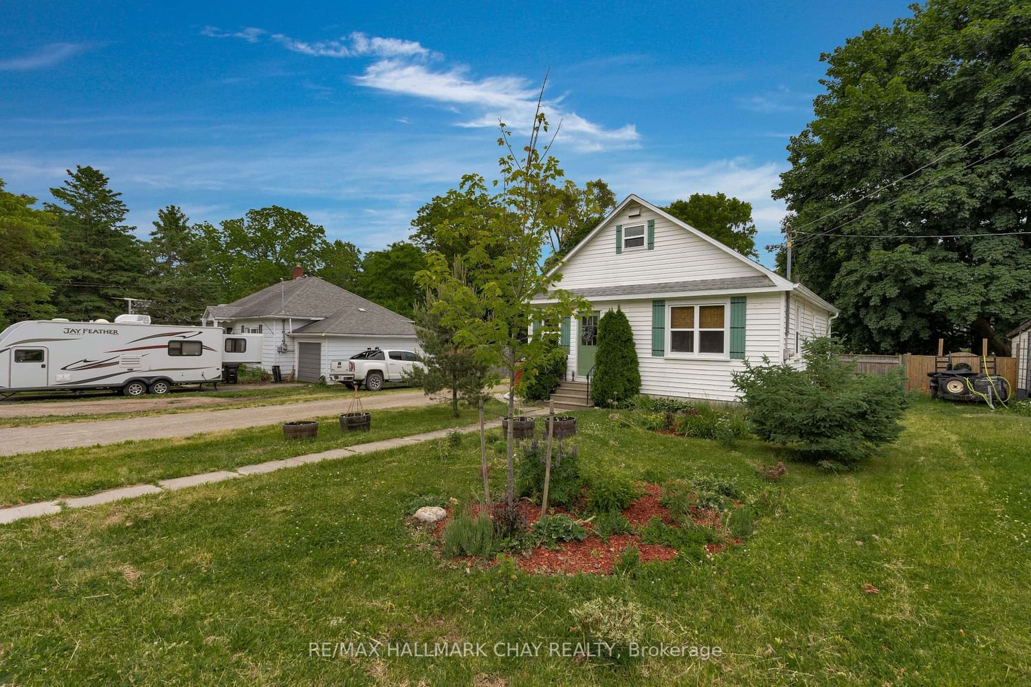 Listing photo 3