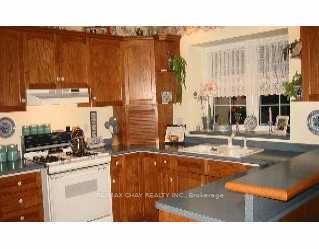 1096 Sunnidale Rd, Springwater, L4M 4S4 | Image 2