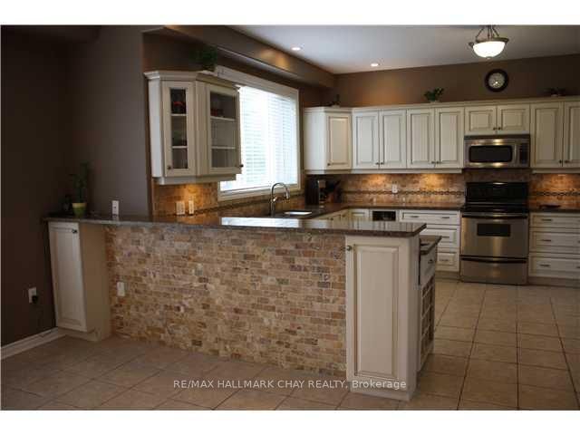 38 Lilac Lane, Springwater, L0L 1X1 | Image 3