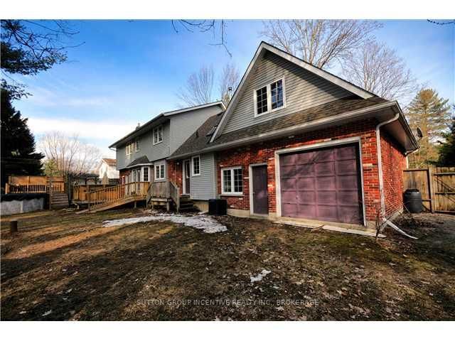 1096 Sunnidale Rd, Springwater, L4M 4S4 | Image 3