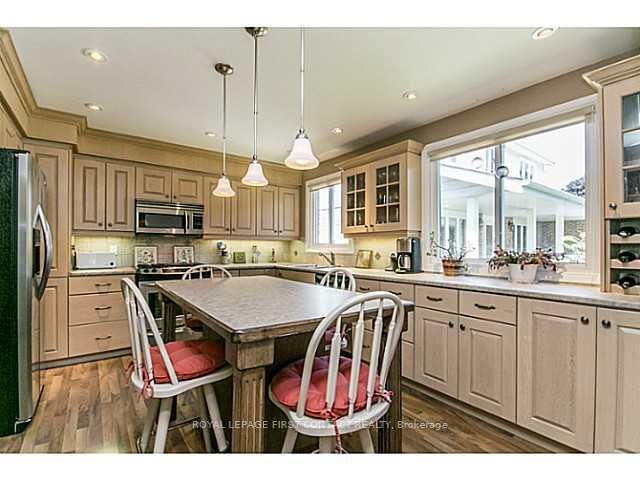 456 Mooney Cres, Orillia, L4V 6R4 | Image 3