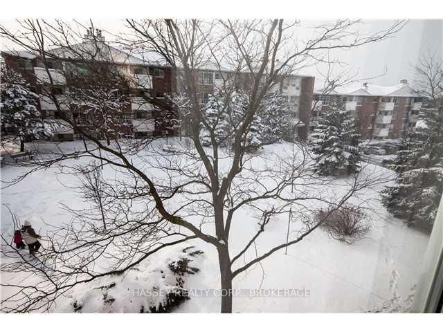 312 - 126 Bell Farm Rd, Barrie, L4M 6J3 | Image 2